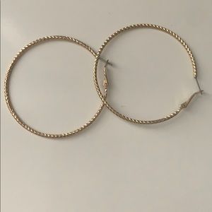 super cute shiny gold braided hoops